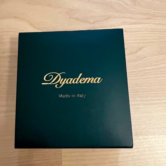 Dyadema gold necklace with cross pendant - Picture 4 of 4